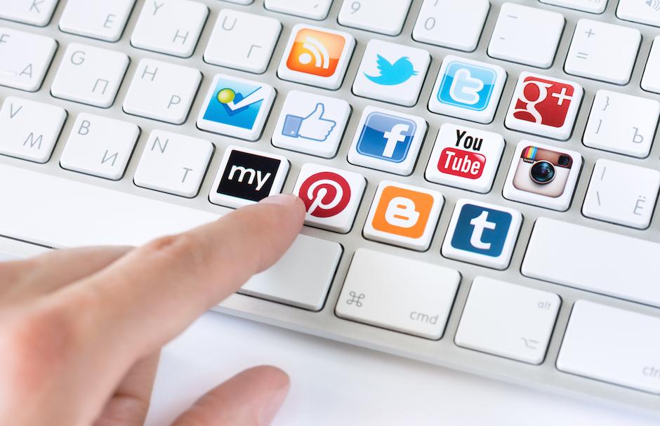 Δεν πρέπει να ξεχνάμε ότι τα μέσα κοινωνικής δικτύωσης είναι χρήσιμα για την επικοινωνία με το κοινό αλλά φυσικά, δεν αποτελούν τα κατάλληλα εργαλεία επικοινωνίας για προσωπικές συζητήσεις.