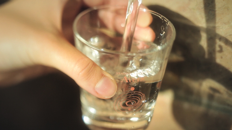 Ένα Ταξίδι στις Ιαματικές Πηγές της Avène - 2 Station remplissage verre