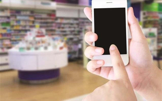 Το ερώτημα που τίθεται εδώ είναι, αν όντως οι εταιρείες δίνουν τις ίδιες εκπτώσεις σε όλους ή «αν κάτω από το τραπέζι» δίνουν μεγαλύτερες στα ηλεκτρονικά φαρμακεία.