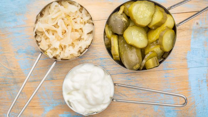Τα βρέφη μπορεί να παρουσιάσουν διάφορα συμπτώματα που σχετίζονται με γαστρεντερικές διαταραχές όπως κολικούς, φουσκώματα, διάρροιες ή δυσκοιλιότητα.
