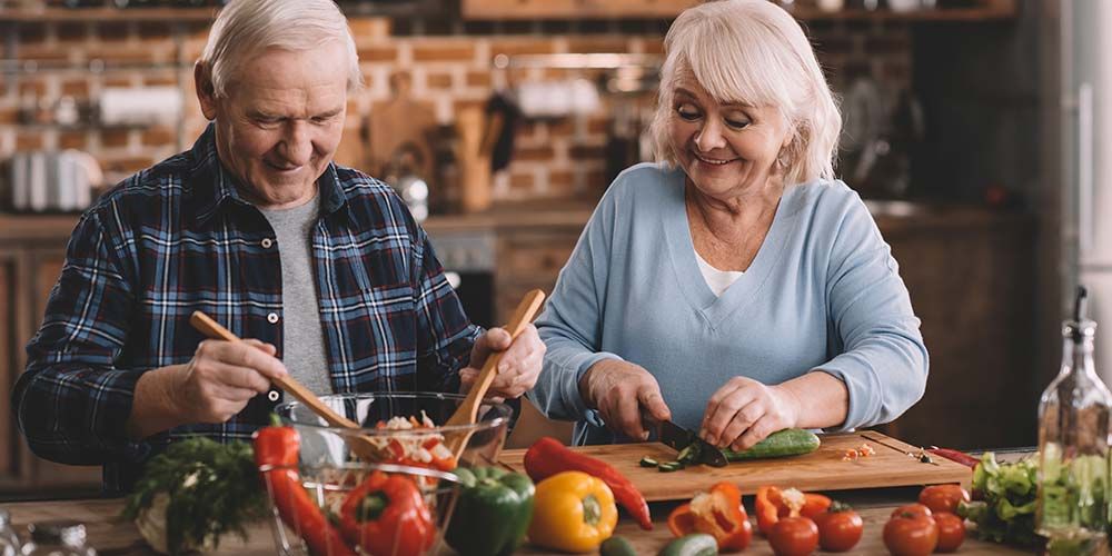 Οι ηλικιωμένοι θα πρέπει να καταναλώνουν τρόφιμα που περιέχουν πρωτεΐνες υψηλής βιολογικής αξίας, όπως κρέας και ψάρι.