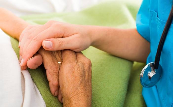 Η αντιμετώπιση του καρκίνου μπορεί να γίνει με χημειοθεραπεία, με ακτινοβολία και με χειρουργείο.