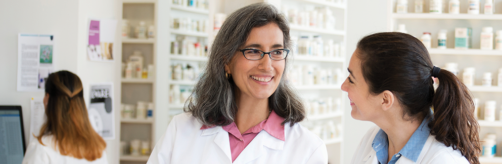 A water fountain, or a sound system that animates the space, are all easy gestures that help the customer / patient to feel comfortably in the pharmacy.