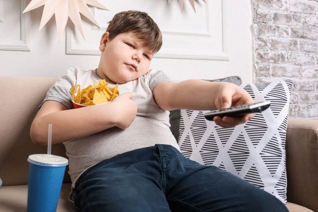 Η Ελλάδα είναι πρωταθλήτρια στις χώρες του ΟΟΣΑ στο ποσοστό των ατόμων που δηλώνουν ότι καπνίζουν σε καθημερινή βάση (27% έναντι 18% στον ΟΟΣΑ).