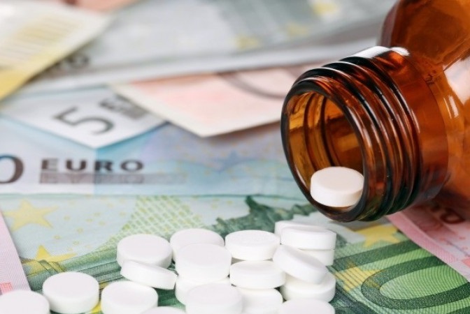 Η εν λόγω ΚΥΑ προσδιορίζει τη διαδικασία, τους όρους και τις προϋποθέσεις του συμψηφισμού ποσοστών επί των δαπανών έρευνας και ανάπτυξης και των δαπανών επενδυτικών σχεδίων ανάπτυξης προϊόντων ή υπηρεσιών ή γραμμών παραγωγής με το clawback, το οποίο επιβαρύνει τις φαρμακευτικές εταιρείες.