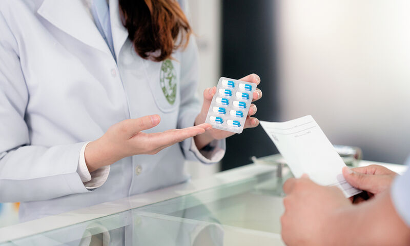 Πρώτοι οι Φαρμακοποιοί Πρότειναν τη Χορήγηση Αντιβιοτικών Μόνο με Ιατρική Συνταγή.