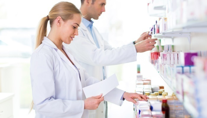 Other labs work on screening, prevention, accident prevention linked to iatrogenicity or even kits distributed to patients to properly store their medication.