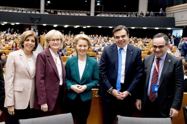 Ο Υφυπουργός Υγείας Βασίλης Κοντοζαμάνης και ο Γενικός Γραμματέας Δημόσιας Υγείας Παναγιώτης Πρεζεράκος, εκπροσώπησαν τη χώρα μας στην εκδήλωση παρουσίασης των βασικών σημείων του νέου σχεδίου δράσης της Ευρωπαϊκής Επιτροπής για την αντιμετώπιση του καρκίνου. Ο Υφυπουργός Υγείας Βασίλης Κοντοζαμάνης και ο Γενικός Γραμματέας Δημόσιας Υγείας Παναγιώτης Πρεζεράκος, εκπροσώπησαν τη χώρα μας στην εκδήλωση παρουσίασης των βασικών σημείων του νέου σχεδίου δράσης της Ευρωπαϊκής Επιτροπής για την αντιμετώπιση του καρκίνου.