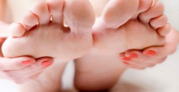 Τα τοπικά αντιμυκητιασικά φάρμακα είναι πολλά, όπως τα παράγωγα του ιμιδαζολίου, η κυκλοπιροξολαμίνη και η τολναφτάτη.
