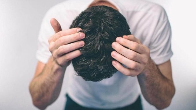 5 Συμβουλές για να Μειώσετε τα Γκρίζα Μαλλιά 5 Συμβουλές για να Μειώσετε τα Γκρίζα Μαλλιά