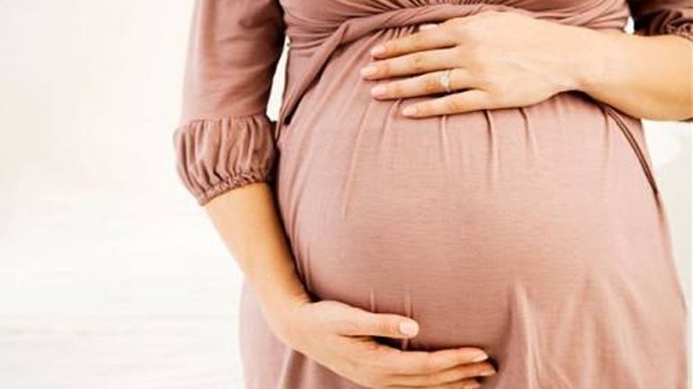 Οι Έγκυες με COVID-19 Είναι Πιθανότερο να Γεννήσουν Πρόωρα και το Μωρό τους να Εισαχθεί σε ΜΕΘ.