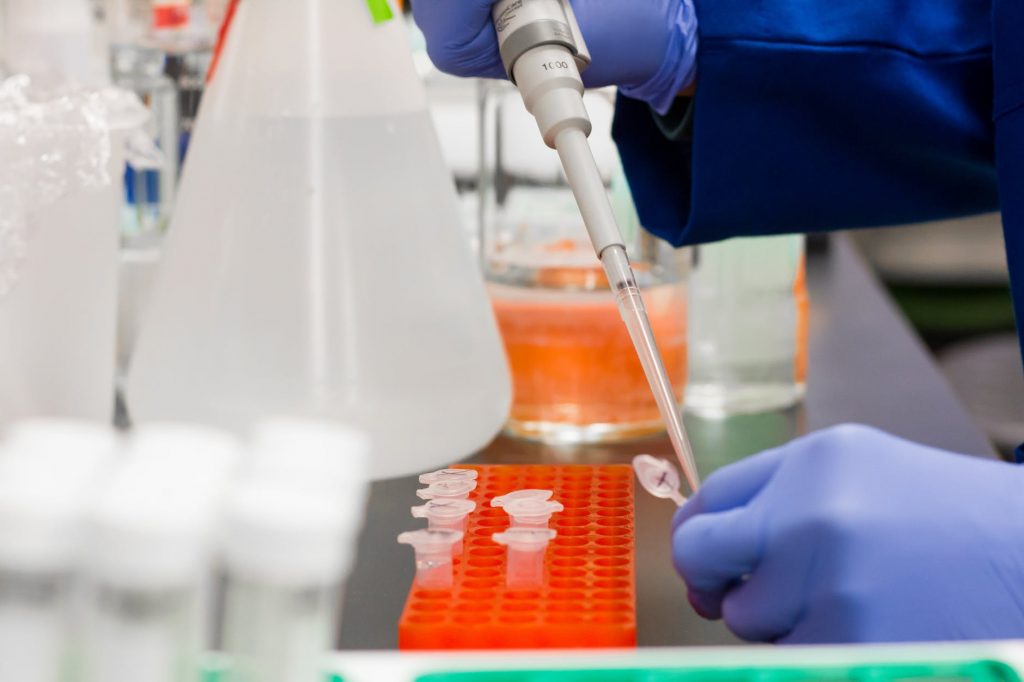 Η FDA Έδωσε Έγκριση για Έκτακτη Χρήση Ενός Διαγνωστικού Τεστ που Ξεχωρίζει τον Ιό SARS-CoV-2 από τη Γρίπη Α και Β.