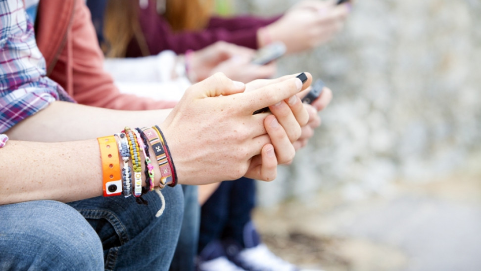 COVID-19: Οι Έφηβοι Μπορούν να Λειτουργήσουν ως Φορείς Υπερμετάδοσης της Νόσου.