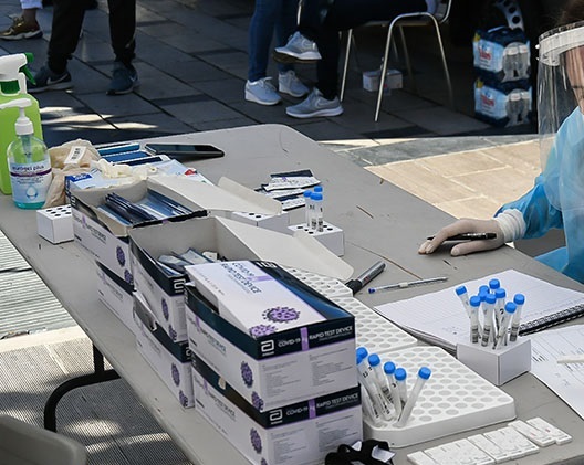 Δειγματοληψία του ΕΟΔΥ στο Μαρούσι.