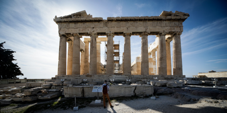 Για τους αρχαιολογικούς χώρους και τα υπαίθρια μουσεία τόσο στο επίπεδο Α (κίτρινο) όσο και το επίπεδο Β (κόκκινο) προβλέπεται απόσταση 1,5 μέτρου μεταξύ των ατόμων.