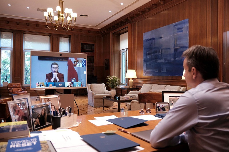 Απαιτείται Συνέπεια ώστε η Προσμονή του Εμβολίου να μην Οδηγήσει τους Πολίτες σε Χαλάρωση.