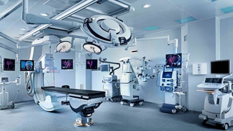 Προβλέπεται ένας συνοδός ανά ασθενή και περιορισμός των προγραμματισμένων χειρουργικών επεμβάσεων μέχρι 20% στο επίπεδο Α (κίτρινο) και μέχρι 80% στο επίπεδο Β (κόκκινο).