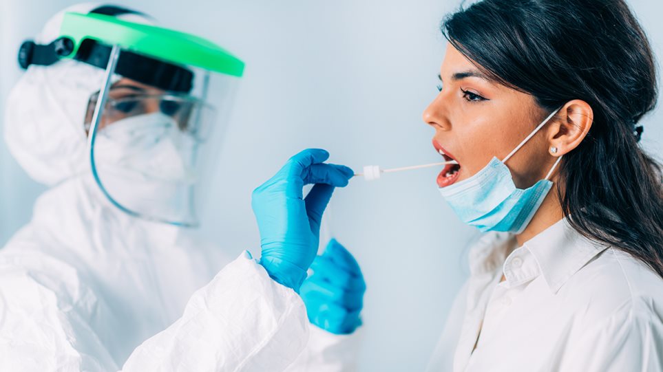 Το Ιικό Φορτίο του Κορωνοϊού στο Σάλιο Συνιστά Καλύτερο Δείκτη Πρόγνωσης σε Σχέση με το Ρινοφαρυγγικό Ιικό Φορτίο