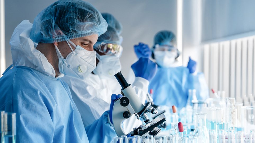 Αυξημένη Παρακολούθηση για Μεταλλάξεις του Κορωνοϊού στο Ηνωμένο Βασίλειο και τη Νότια Αφρική