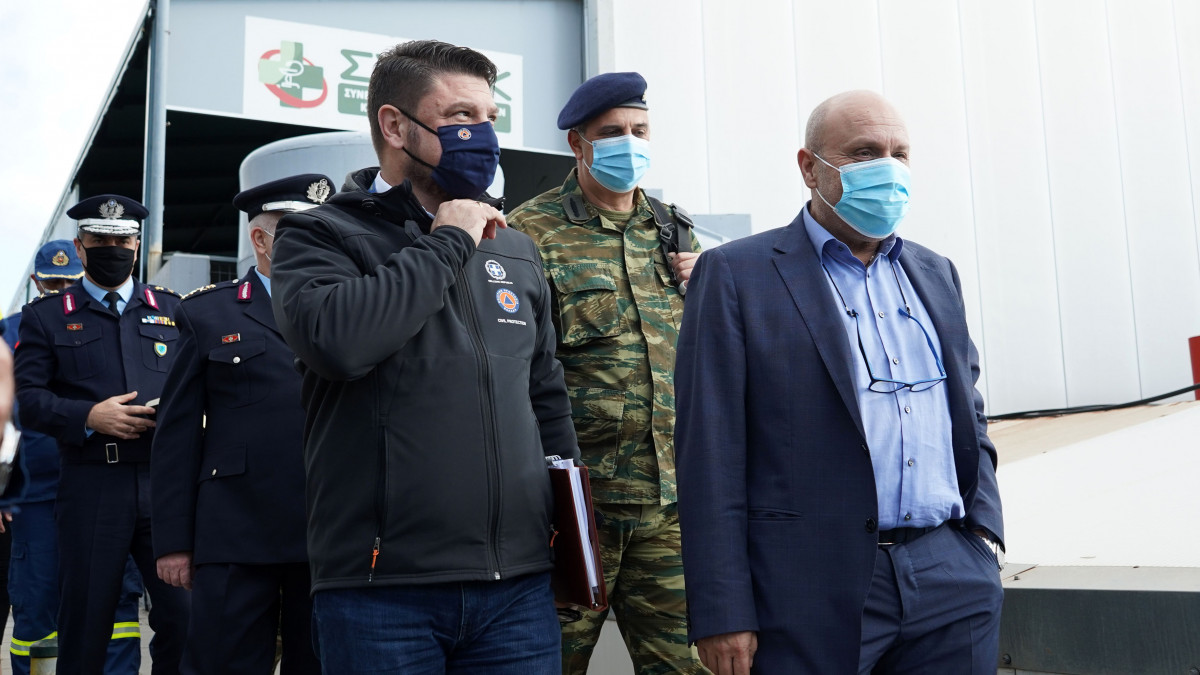 Ο Υφυπουργός Πολιτικής Προστασίας Νίκος Χαρδαλιάς, ο οποίος επισκέφθηκε τις εγκαταστάσεις του Συνεταιρισμού Φαρμακοποιών Αιγαίου και Κρήτης, χαρακτήρισε το ζήτημα που αφορά τους εμβολιασμούς ως το μεγαλύτερο στοίχημα διαχείρισης της εφοδιαστικής αλυσίδας μας αλλά και της χώρας τον τελευταίο αιώνα.