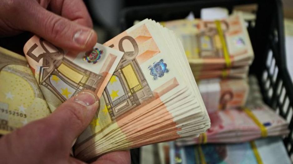 Αυξήθηκαν οι Καταθέσεις και τα Δάνεια.