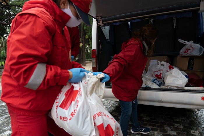 Ο Ελληνικός Ερυθρός Σταυρός και η Procter & Gamble Διοργανώνουν Δράση Streetwork στο Κέντρο της Αθήνας.