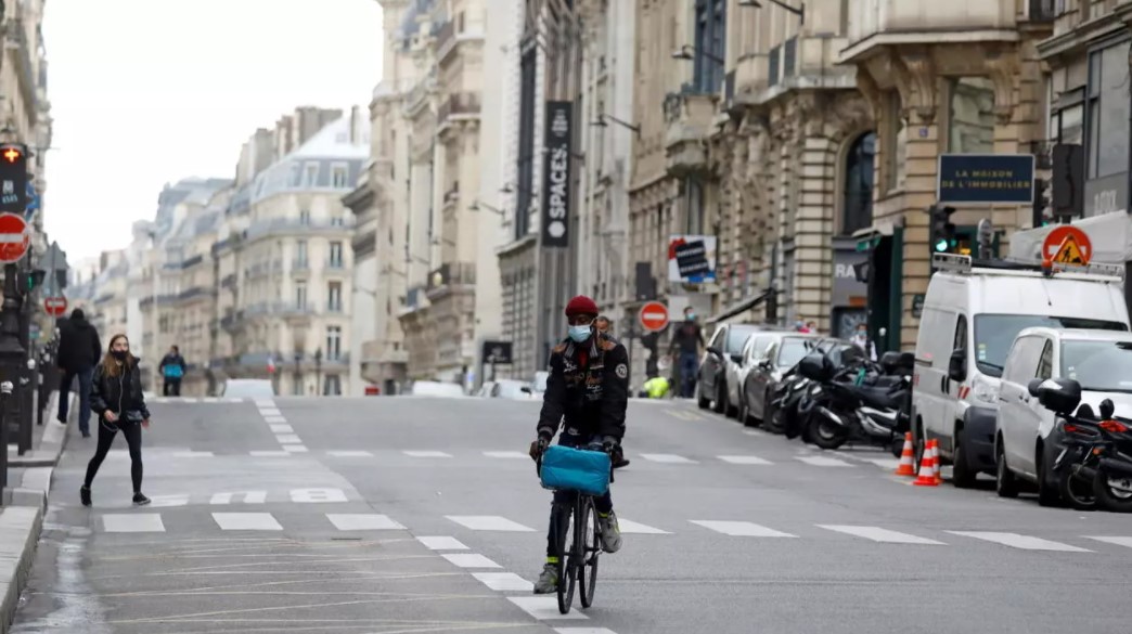 Παρά τη Μείωση των Κρουσμάτων η Ευρώπη Παραμένει Ευάλωτη στην COVID-19.