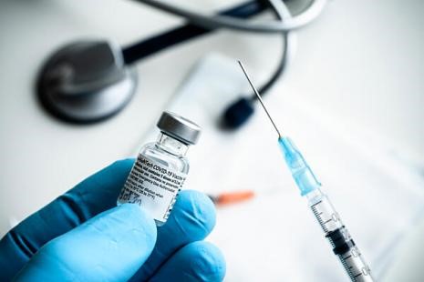 Anti-Covid Εμβόλια: Συμπτώματα που Πρέπει να Προσέξετε.