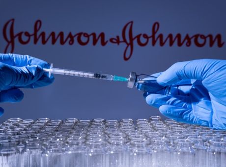 Μελετάται εάν το Εμβόλιο της Johnson & Johnson Έχει Περαιτέρω Σοβαρές Παρενέργειες.