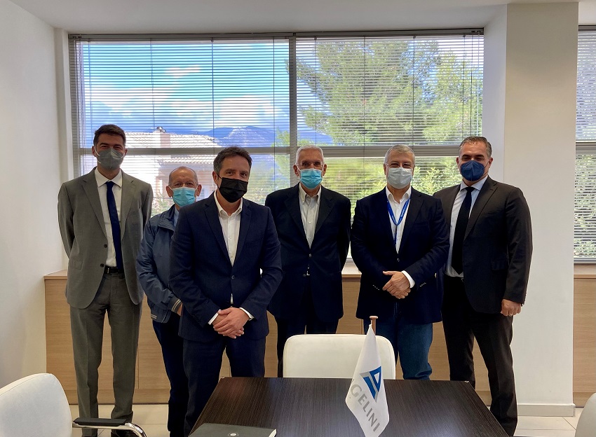 Από αριστερά προς τα δεξιά: οι κ.κ., Αναστασιάδης Αλέξανδρος, Supply Chain Head Angelini GR & BG, Μηλιόπουλος Νίκανδρος, Marketing Manager Pharmazac, Παπαγεωργίου Αντώνιος, Γενικός Διευθυντής Pharmazac, Πάγκαλος Γεώργιος, Πρόεδρος Δ.Σ Pharmazac, Atanasov Atanas, Country Manager Angelini GR & BG και Αξιώτης Δημήτριος, Marketing Manager Rx-BD Angelini GR.