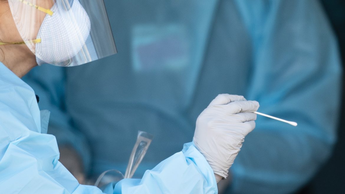 Ποιοι Εμβολιασμένοι Νοσούν και Νοσηλεύονται με Covid-19;