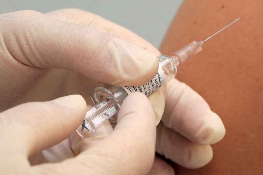 Παρόλο που το 95% των ατόμων είναι φορείς του ιού της ανεμευλογιάς-έρπητα ζωστήρα, και ένας στους 4 θα εμφανίσουν έρπητα ζωστήρα σε κάποια στιγμή της ζωής τους, οι περισσότεροι άνθρωποι υποτιμούν τον κίνδυνο αυτό. Παρόλο που το 95% των ατόμων είναι φορείς του ιού της ανεμευλογιάς-έρπητα ζωστήρα, και ένας στους 4 θα εμφανίσουν έρπητα ζωστήρα σε κάποια στιγμή της ζωής τους, οι περισσότεροι άνθρωποι υποτιμούν τον κίνδυνο αυτό.
