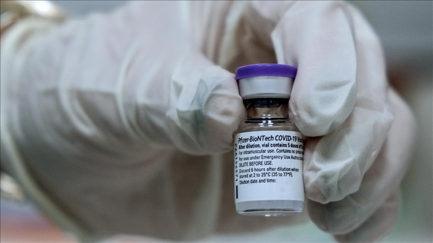 Pfizer και BioNTech Ξεκινούν Κλινική Δοκιμή Εμβολίου κατά της Omicron.