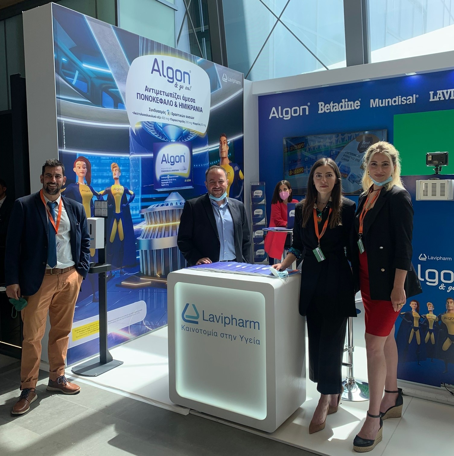 Ο Ηλίας Κωνσταντόπουλος, Head of CHC Lavipharm Hellas, και η ομάδα του. Ο Ηλίας Κωνσταντόπουλος, Head of CHC Lavipharm Hellas, και η ομάδα του.