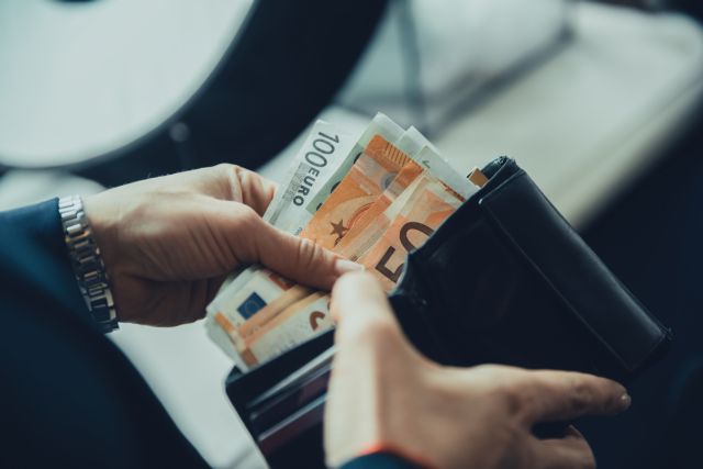 Παρά τις Προσπάθειες να Περιοριστεί η Κρίση της Αγοραστικής Δύναμης θα Διαρκέσει.