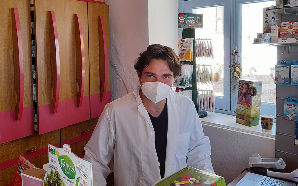 «Με Αγκάλιασε Όλο το Νησί» – Δηλώνει ο Πρώτος Φαρμακοποιός της Χάλκης.