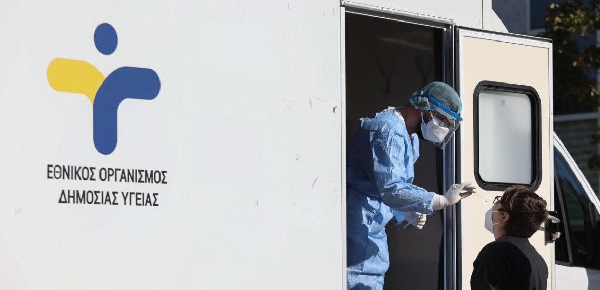 ΕΟΔΥ: Αύξηση του Αριθμού των Νέων Μολύνσεων Κυρίως στις Τουριστικές Περιοχές.