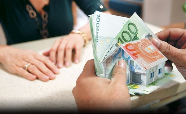 Αυξήθηκαν τα Δάνεια και οι Καταθέσεις.