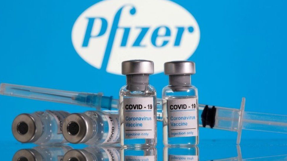 Οι Ανακοινώσεις της Pfizer για τα Επικαιροποιημένα Εμβόλια Έναντι των Υποπαραλλαγών της Omicron.