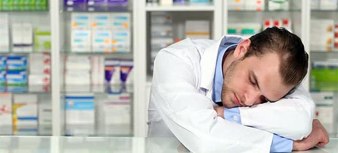 Η έλλειψη προσωπικού και το αυξανόμενο βάρος της διαχείρισης, καθώς και η διεύρυνση του ωραρίου σε πολλά φαρμακεία, έχουν μειώσει αισθητά τον ελεύθερο χρόνο των φαρμακοποιών. Η έλλειψη προσωπικού και το αυξανόμενο βάρος της διαχείρισης, καθώς και η διεύρυνση του ωραρίου σε πολλά φαρμακεία, έχουν μειώσει αισθητά τον ελεύθερο χρόνο των φαρμακοποιών.