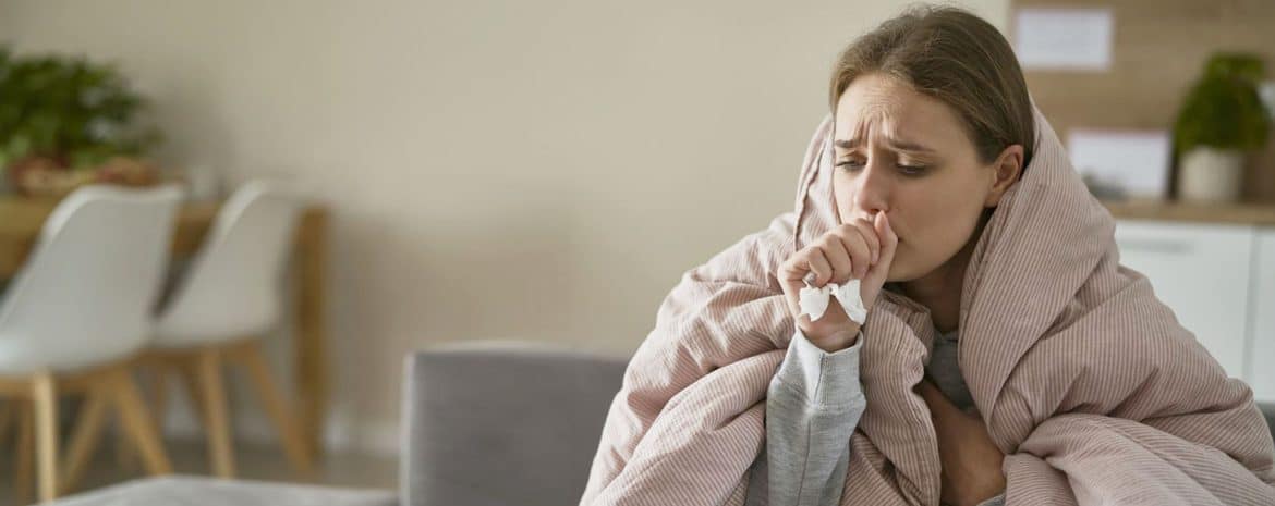 Τα συμπτώματα του κοινού κρυολογήματος είναι βήχας, πονόλαιμος και μπούκωμα