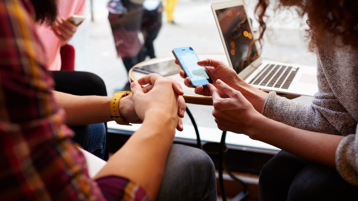 Social media, e-shopping & ChatGPT – Η δυναμική ψηφιακή καθημερινότητα των Ελλήνων